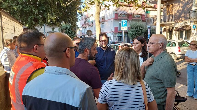 Il sindaco di Cerignola Francesco Bonito durante una conferenza sulla sanità locale