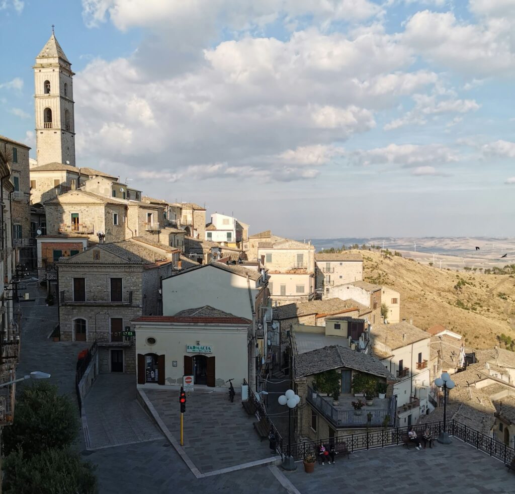 Sant Agata di Puglia incentivi 20mila euro e corsi gratuiti Punti Cardinali